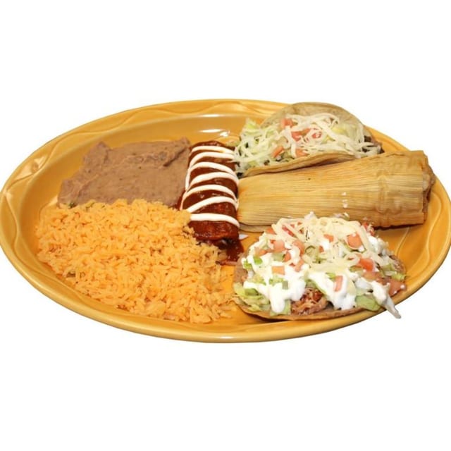 La Playita combo plate.
