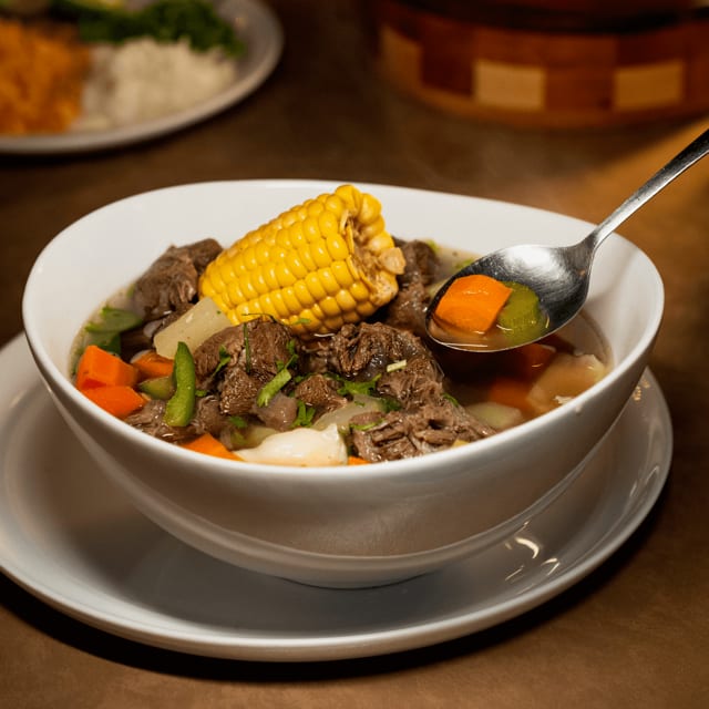 Caldo de res.