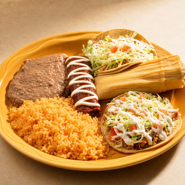 La Playita combo plate.